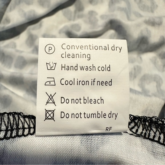 Leopard Print Short Sleeve Crew Neck Top - Picture 5 of 5